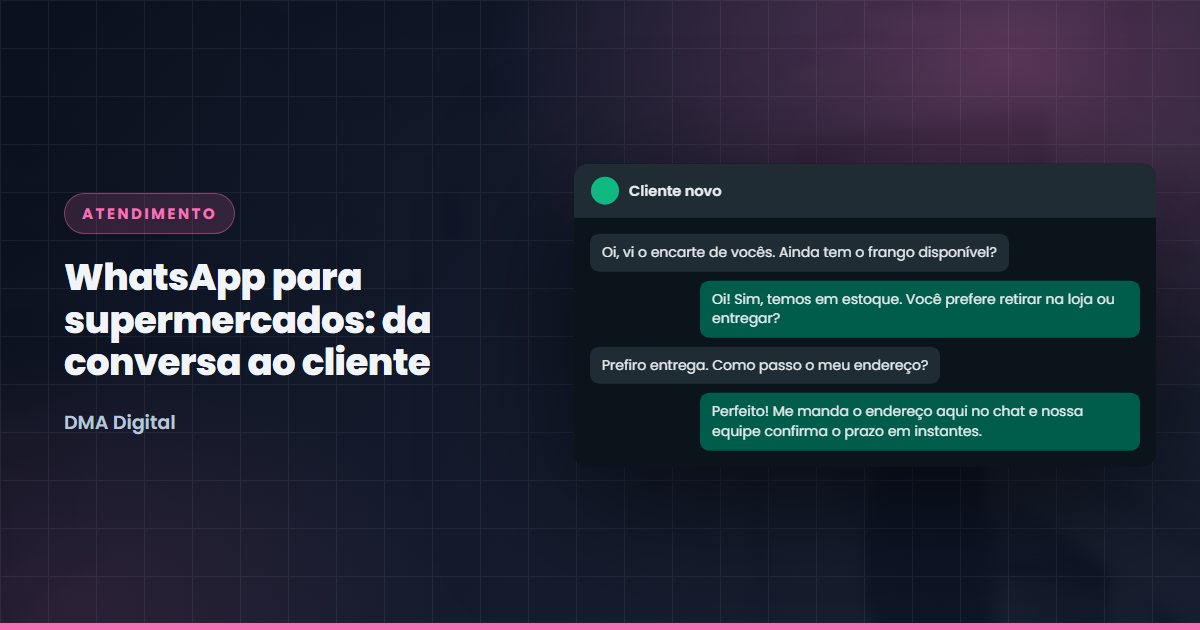 Dono de supermercado atendendo clientes pelo celular com WhatsApp aberto
